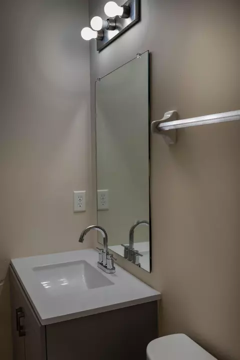 Bath - 5595 Eagle River Dr, Dublin, OH 43016 photo 4 of 5