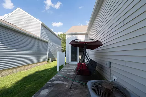Exterior - 5595 Eagle River Dr, Dublin, OH 43016 photo 2 of 3
