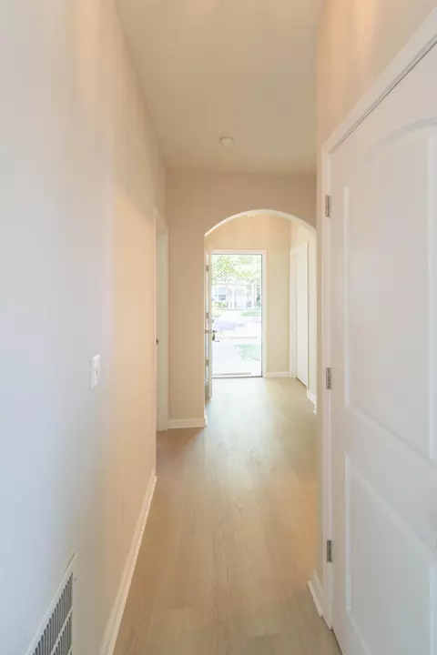 Entry Way - 5595 Eagle River Dr, Dublin, OH 43016 photo 2 of 5