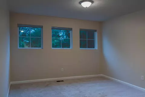 Bedroom - 5595 Eagle River Dr, Dublin, OH 43016 photo 4 of 5