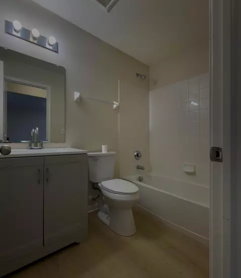 Bath - 5595 Eagle River Dr, Dublin, OH 43016 photo 2 of 5