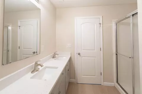 Bath - 5595 Eagle River Dr, Dublin, OH 43016 photo 4 of 5