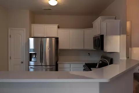 Kitchen - 5595 Eagle River Dr, Dublin, OH 43016 photo 1 of 2