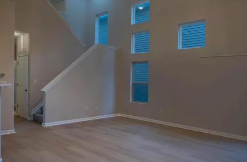 Living - 5595 Eagle River Dr, Dublin, OH 43016 photo 2 of 4