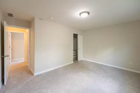Bedroom - 5595 Eagle River Dr, Dublin, OH 43016 photo 6 of 7