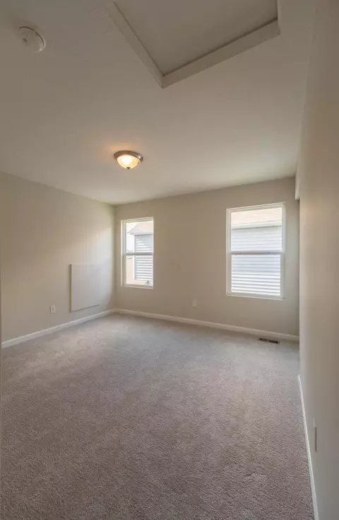 Bedroom - 5595 Eagle River Dr, Dublin, OH 43016 photo 4 of 7