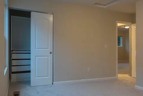Bedroom - 5595 Eagle River Dr, Dublin, OH 43016 photo 2 of 5