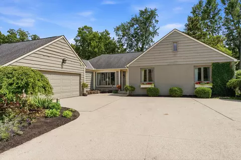 3401 Woodview Pl, Columbus, OH 43220