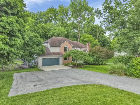 200 Hazelton Etna Rd SW, Pataskala, OH 43062