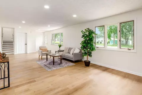 Living - 12635 Clark Dr, Orient, OH 43146 photo 5 of 10