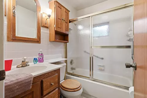 Bath - 3059 Troehler Rd, Springfield, OH 45505 photo 1 of 3