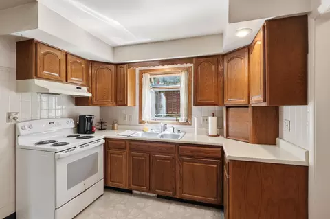 Kitchen - 3059 Troehler Rd, Springfield, OH 45505 photo 4 of 4
