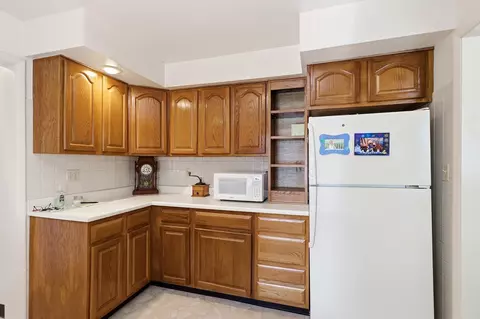Kitchen - 3059 Troehler Rd, Springfield, OH 45505 photo 3 of 4