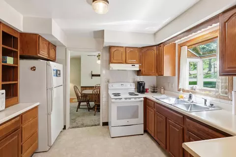 Kitchen - 3059 Troehler Rd, Springfield, OH 45505 photo 2 of 4