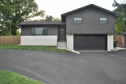 7404 Worthington Rd, Westerville, OH 43082