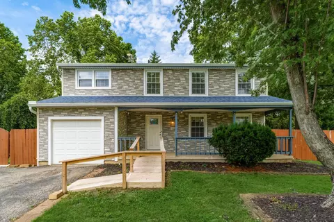 636 Pickerington Hills Dr, Pickerington, OH 43147