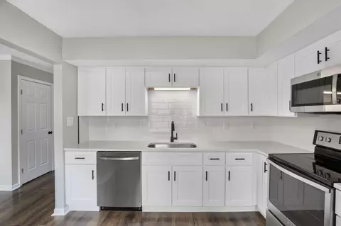 Kitchen - 2425 Dunsworth Dr, Columbus, OH 43235 photo 2 of 5