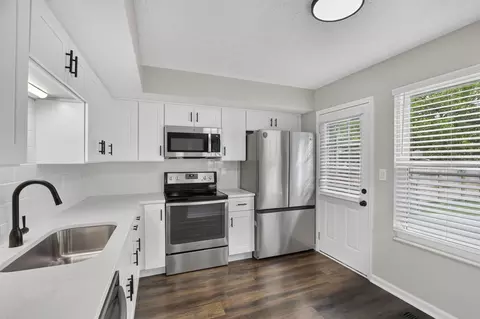 Kitchen - 2425 Dunsworth Dr, Columbus, OH 43235 photo 5 of 5