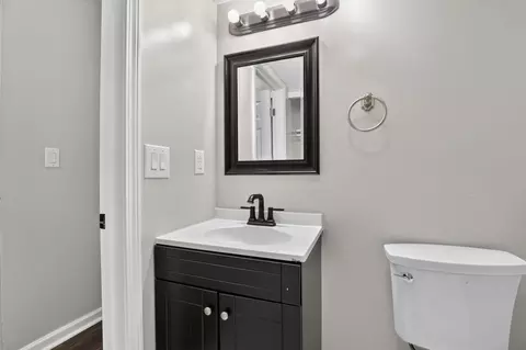 Bath - 2425 Dunsworth Dr, Columbus, OH 43235 photo 6 of 7