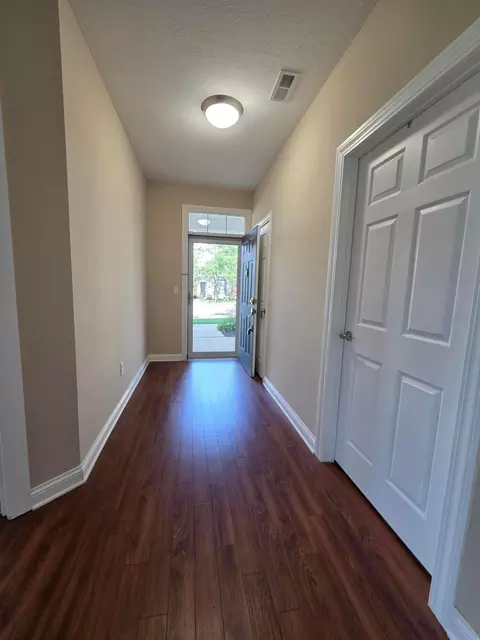 Entry Way - 4216 Bradhurst Dr, Dublin, OH 43016 photo 2 of 3