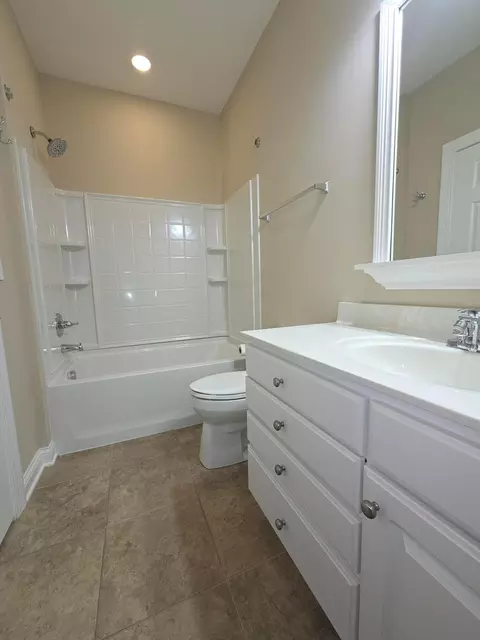 Bath - 4216 Bradhurst Dr, Dublin, OH 43016 photo 1 of 3
