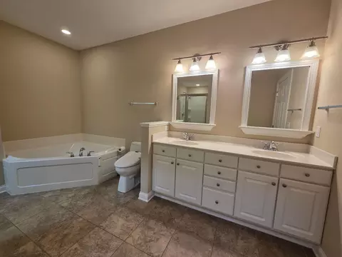 Bath - 4216 Bradhurst Dr, Dublin, OH 43016 photo 2 of 3
