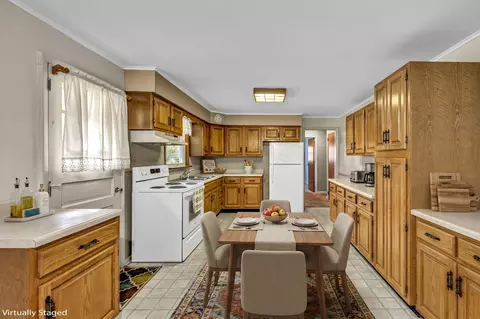 Kitchen - 2056 Lehner Ave, Marion, OH 43302 photo 2 of 5