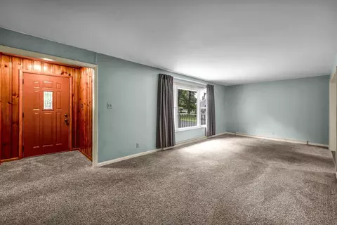 Living - 2056 Lehner Ave, Marion, OH 43302 photo 1 of 3