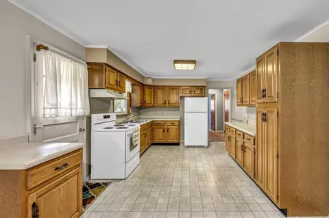 Kitchen - 2056 Lehner Ave, Marion, OH 43302 photo 1 of 5