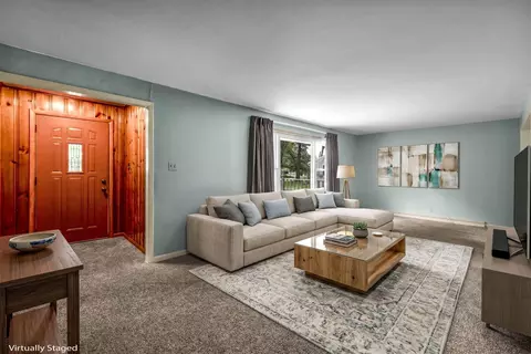 Living - 2056 Lehner Ave, Marion, OH 43302 photo 2 of 3