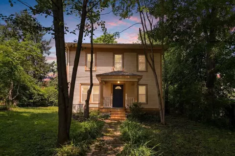 301 E Wiggin St, Gambier, OH 43022