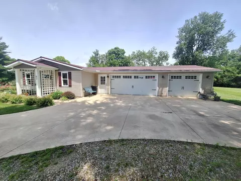 83 East St, Saint Louisville, OH 43071