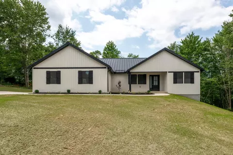 931 Country Club Dr, Howard, OH 43028