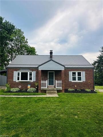 5966 Fairdale Dr, Cambridge, OH 43725