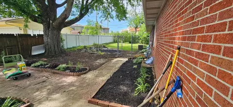 Exterior - 823 Wayne Dr, Heath, OH 43056 photo 2 of 3
