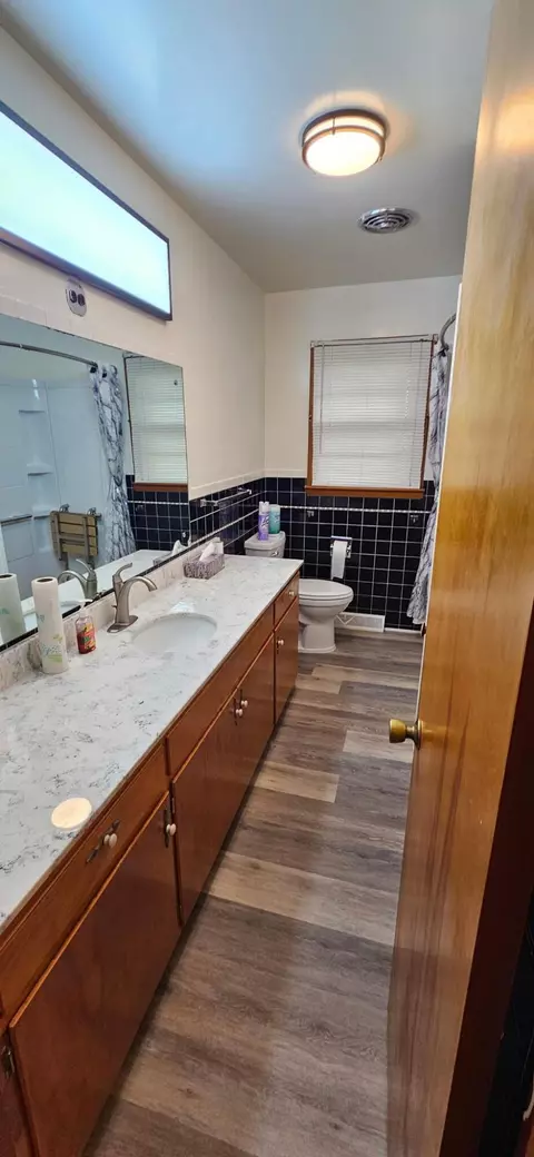 Bath - 823 Wayne Dr, Heath, OH 43056 photo 2 of 3