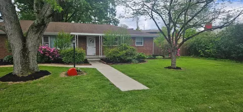 823 Wayne Dr, Heath, OH 43056