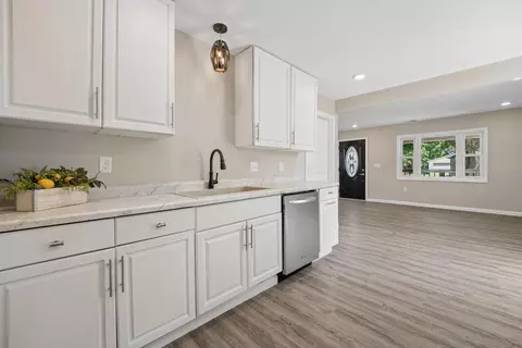 Entry Way - 497 Smith St, Marion, OH 43302 photo 1 of 2