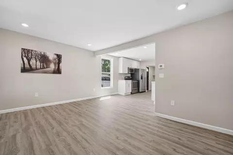 Living - 497 Smith St, Marion, OH 43302 photo 1 of 2