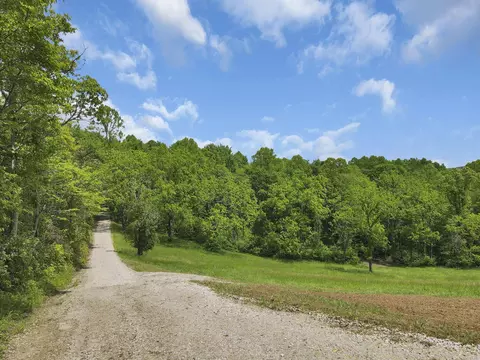 18000 Thompson Rd, Laurelville, OH 43135