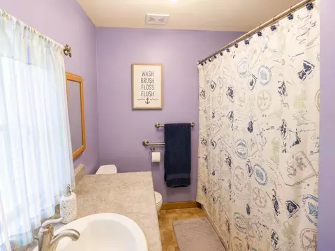 Bath - 300 Summit St, Marion, OH 43302 photo 5 of 5