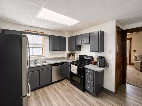 Kitchen - 300 Summit St, Marion, OH 43302 photo 2 of 2