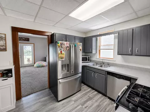 Kitchen - 300 Summit St, Marion, OH 43302 photo 1 of 2