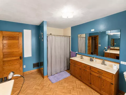 Bath - 300 Summit St, Marion, OH 43302 photo 3 of 5