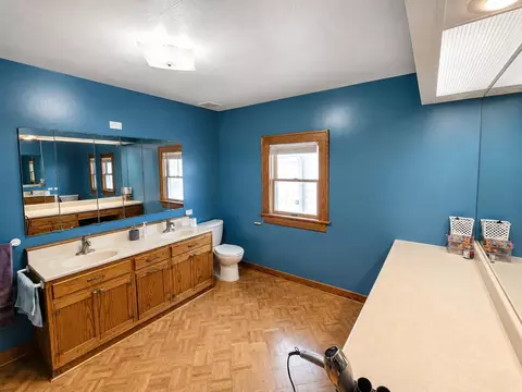 Bath - 300 Summit St, Marion, OH 43302 photo 2 of 5
