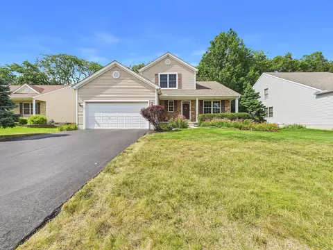 3884 Black Pine Dr, Grove City, OH 43123