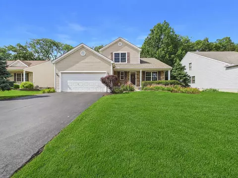 3884 Black Pine Dr, Grove City, OH 43123