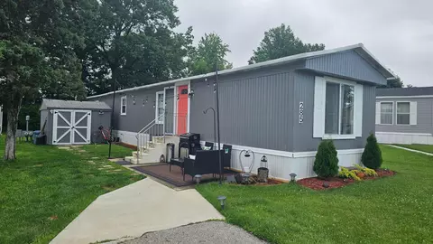 285 Walnut Blvd, Lewis Center, OH 43035