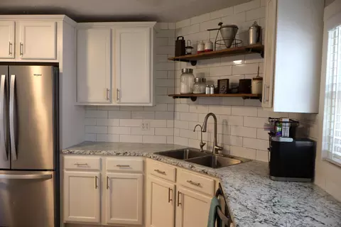 Kitchen - 484 E Main St, Circleville, OH 43113 photo 4 of 8