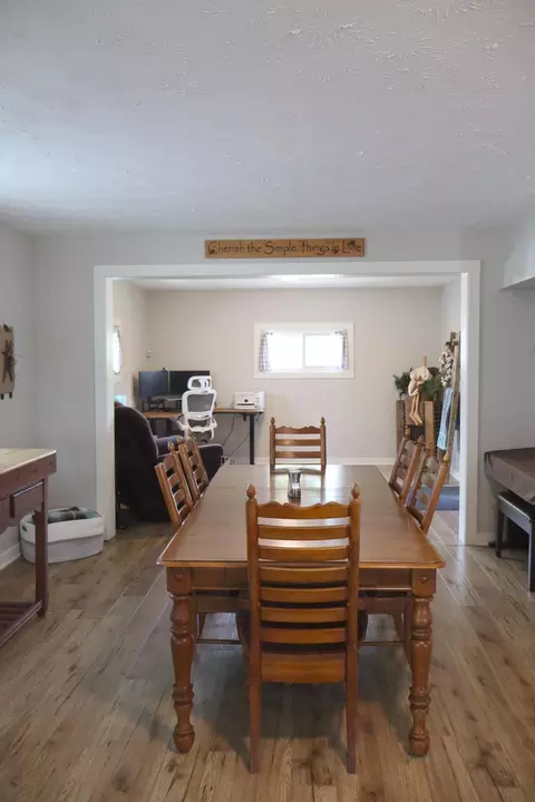 Dining - 484 E Main St, Circleville, OH 43113 photo 1 of 2
